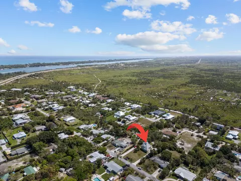 9432 SE Duncan St, Hobe Sound, FL 33455