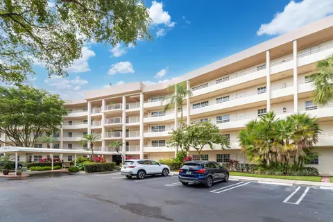 565 Oaks Ln #407, Pompano Beach, FL 33069