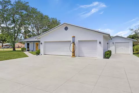 19182 SE Hillcrest Dr, Jupiter, FL 33469