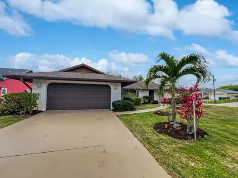 1102 SE Mcfarlane Ave, Port Saint Lucie, FL 34952