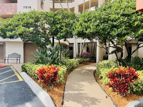 7519 La Paz Blvd #307, Boca Raton, FL 33433