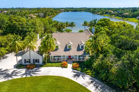 8762 Estate Dr, West Palm Beach, FL 33411