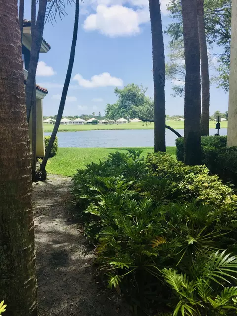 8201 Glenmoor Dr W, West Palm Beach, FL 33409