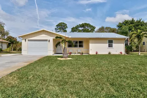 202 Delaware Ave, Sebastian, FL 32958