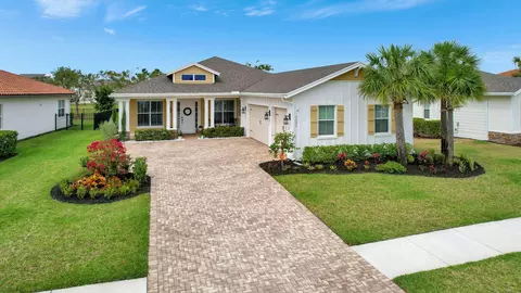 1121 Sterling Pine Pl, Loxahatchee, FL 33470