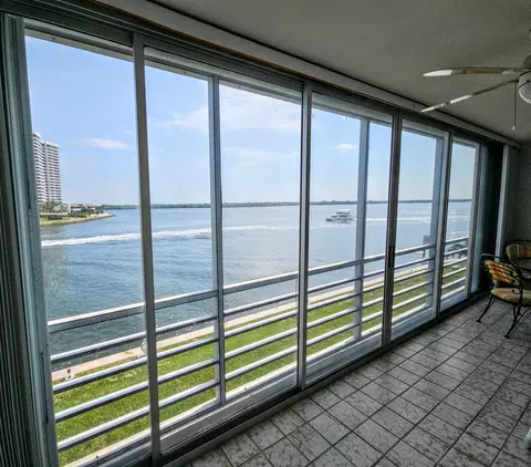 44 Yacht Club Drive Dr #311, North Palm Beach, FL 33408