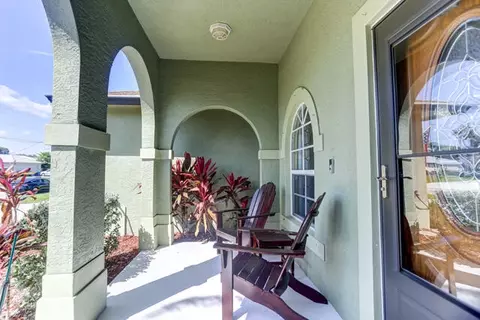 941 SW Fable Ave, Port Saint Lucie, FL 34953