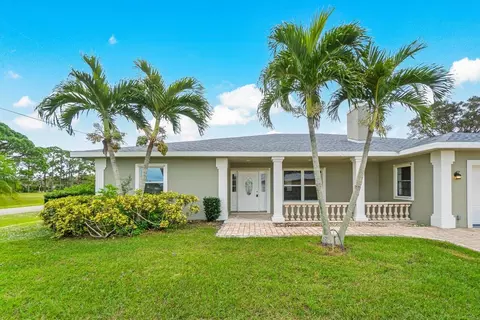 2302 SE Calcutta Cir, Port Saint Lucie, FL 34952