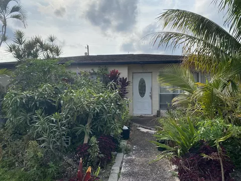 1513 Tropical Dr, Lake Worth, FL 33460