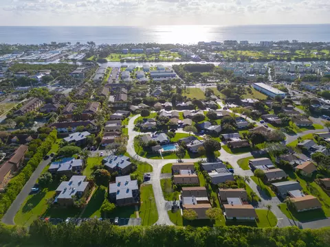 2610 SE 5th Cir, Boynton Beach, FL 33435