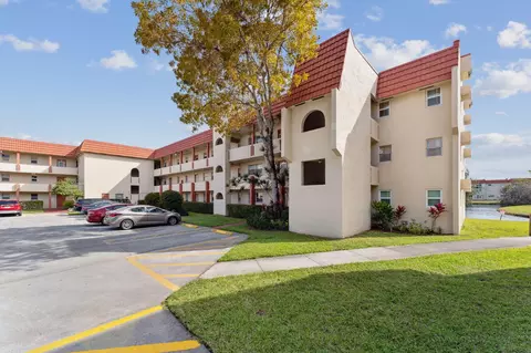 2950 W Sunrise Lakes Dr #311, Sunrise, FL 33322