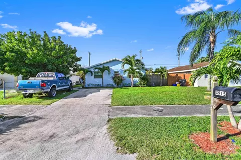 4915 Weymouth St, Lake Worth, FL 33463