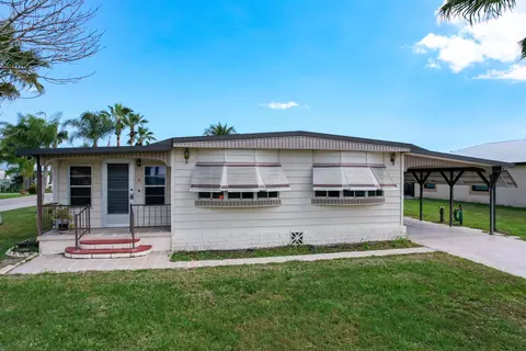 16 SE Casa Rio Rd, Port Saint Lucie, FL 34952
