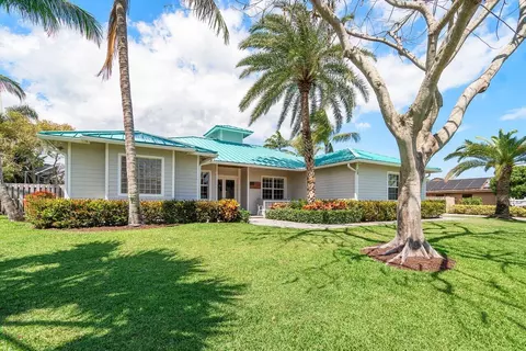 12 SE Paddock Cir, Tequesta, FL 33469
