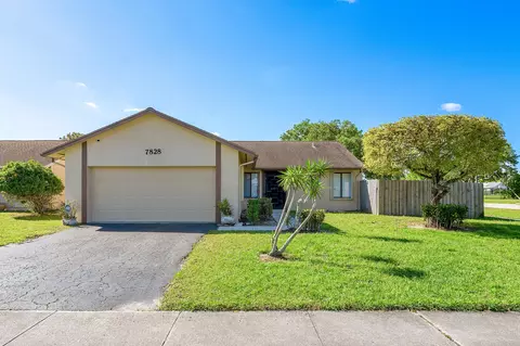 7828 Blackwood Ln, Lake Worth, FL 33467