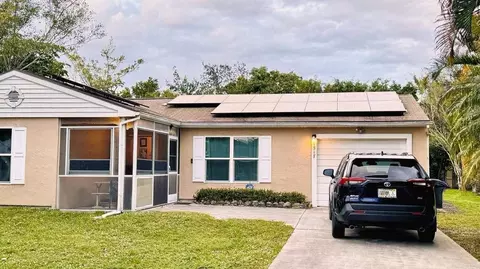 1517 SE Minorca Ave, Port Saint Lucie, FL 34952