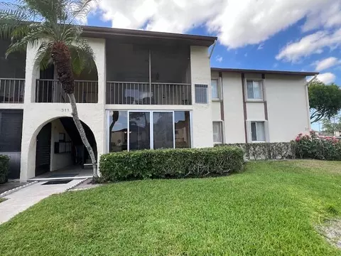 311 Knotty Pine Cir #D1, Greenacres, FL 33463