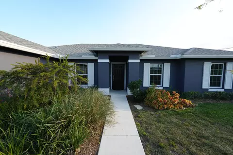 836 SW Squirrel Ave, Port Saint Lucie, FL 34953