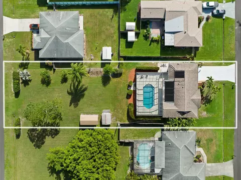 661 SE Crescent Ave, Port Saint Lucie, FL 34984