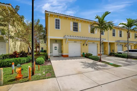 1010 NW 40th Way, Lauderhill, FL 33313