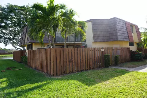 162 Springdale Cir, Palm Springs, FL 33461
