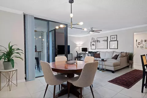 950 Lavers Cir #F-205, Delray Beach, FL 33444