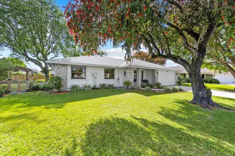 12186 Broadleaf Ct, Wellington, FL 33414