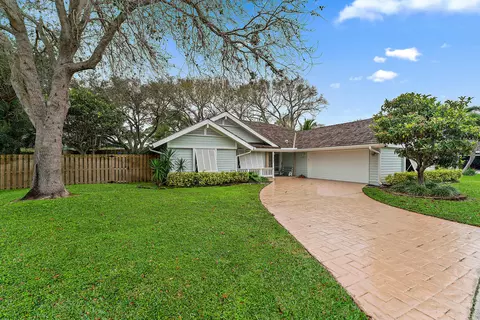 10360 SE Jupiter Narrows Dr, Hobe Sound, FL 33455