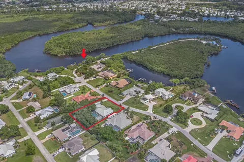 626 SE Hidden River Dr, Port Saint Lucie, FL 34983