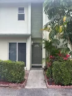 816 Crystal Lake Dr, Pompano Beach, FL 33064