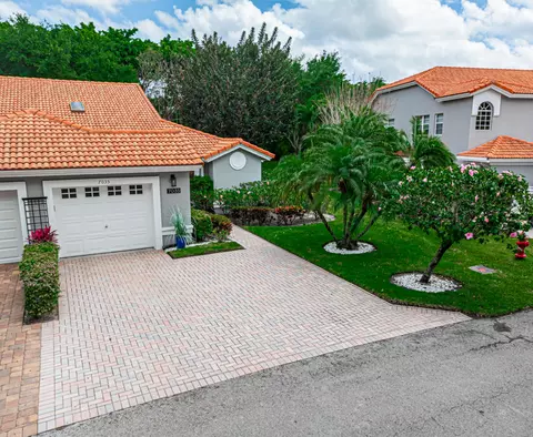 7035 Summer Tree Dr, Boynton Beach, FL 33437