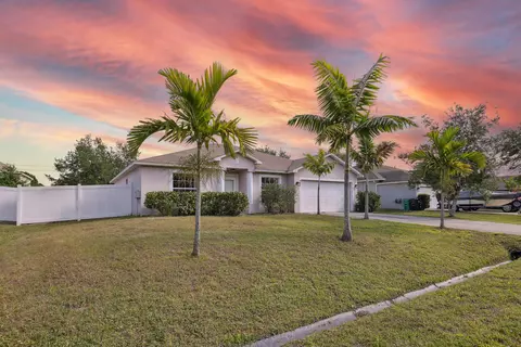 487 SW Bradshaw Cir, Port Saint Lucie, FL 34953