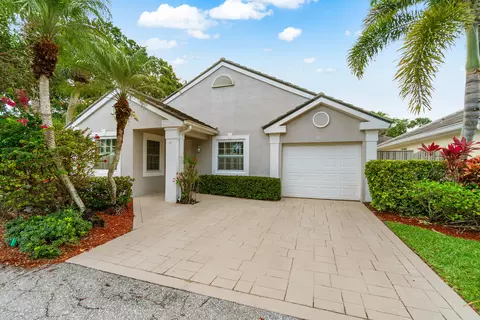 40 Admirals Ct, Palm Beach Gardens, FL 33418