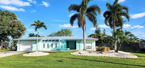 683 SE Harborview Dr, Port Saint Lucie, FL 34983