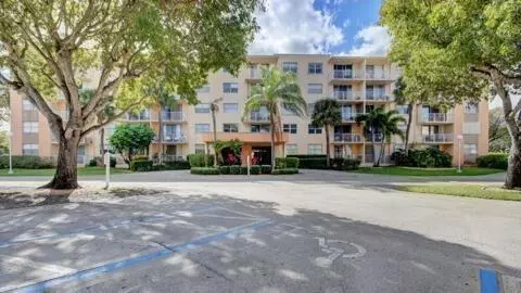 500 Executive Center Dr #4M, West Palm Beach, FL 33401