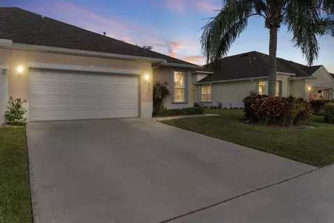 473 E Tangerine Sq SW, Vero Beach, FL 32968