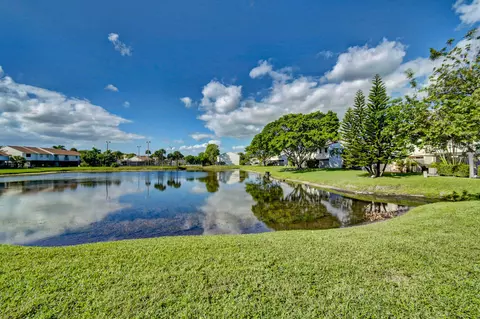 2501 Seaside Dr, Greenacres, FL 33463
