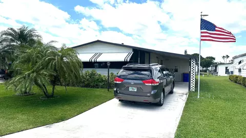 8020 SE Shenandoah Dr, Hobe Sound, FL 33455