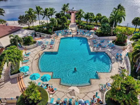 5051 Wiles Rd #203, Coconut Creek, FL 33073