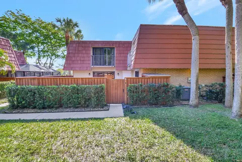 505 Buttonwood Ln, Boynton Beach, FL 33436