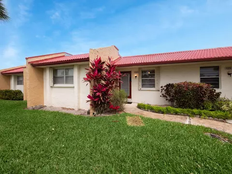 131 Lake Anne Dr, West Palm Beach, FL 33411