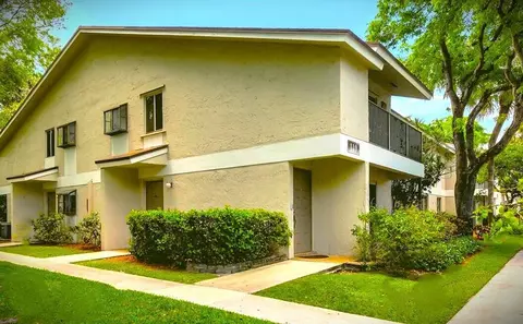 110 Gardens Dr #101, Pompano Beach, FL 33069