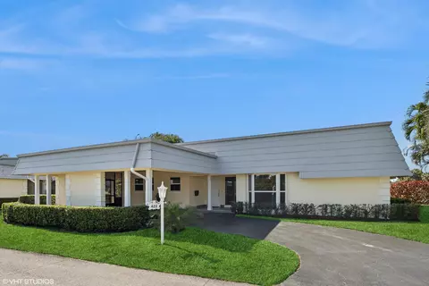 422 French Royale Cir, Atlantis, FL 33462