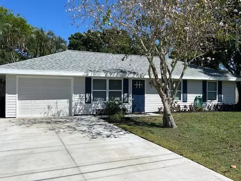 4710 Seagrape Dr, Fort Pierce, FL 34982