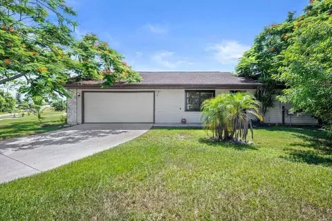 102 SE Whitmore Dr, Port Saint Lucie, FL 34984