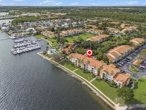 180 Yacht Club Way #207, Hypoluxo, FL 33462