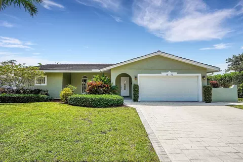 1570 SW 13th Dr, Boca Raton, FL 33486