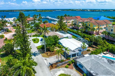 650 Las Palmas Pkwy, Boynton Beach, FL 33435