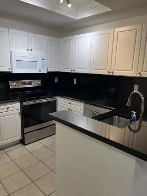 2804 Sarento Pl #109, Palm Beach Gardens, FL 33410