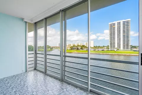 28 Yacht Club Dr #402, North Palm Beach, FL 33408
